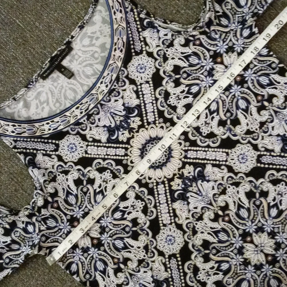 🖤White House Black Market🖤 - Black/Gray/Blue Paisley Cold Shoulder Tunic Top